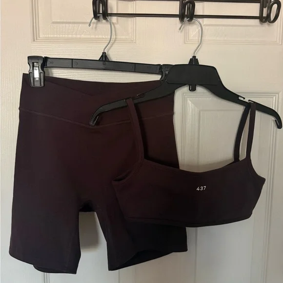 437 Shorts and sports bra